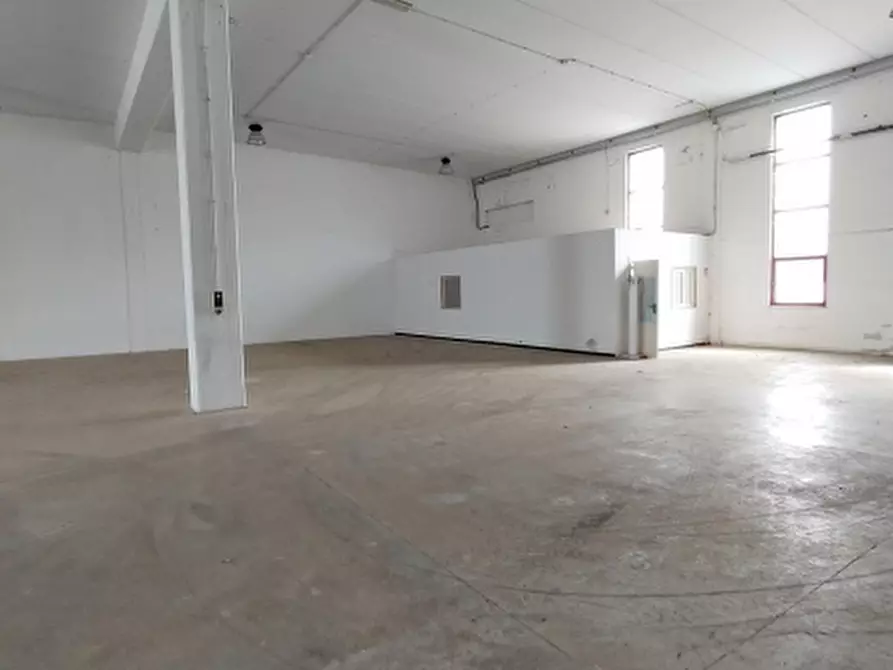 Immagine 10 di Capannone industriale in affitto  a Muros