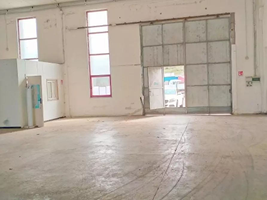 Immagine 13 di Capannone industriale in affitto  a Muros