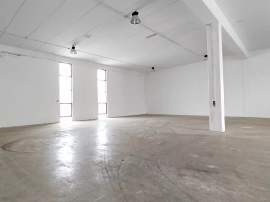 Immagine 4 di Capannone industriale in affitto  a Muros