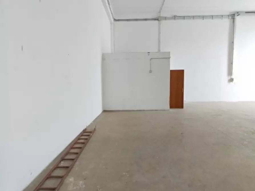 Immagine 9 di Capannone industriale in affitto  a Muros