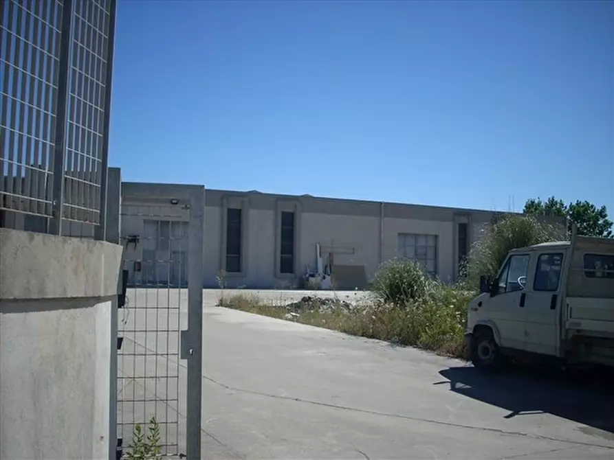 Immagine 1 di Capannone industriale in affitto  a Muros