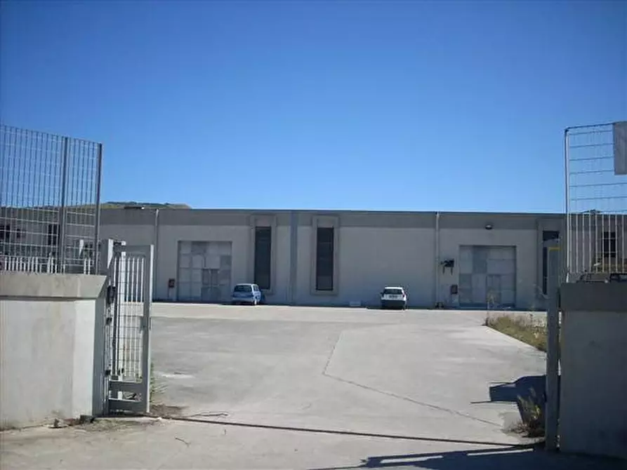 Immagine 1 di Capannone industriale in affitto  in Strada Statale Carlo Felice a Muros