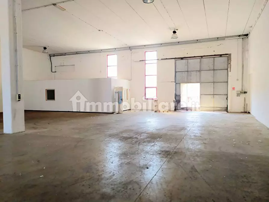 Immagine 2 di Capannone industriale in affitto  in Strada Statale Carlo Felice a Muros