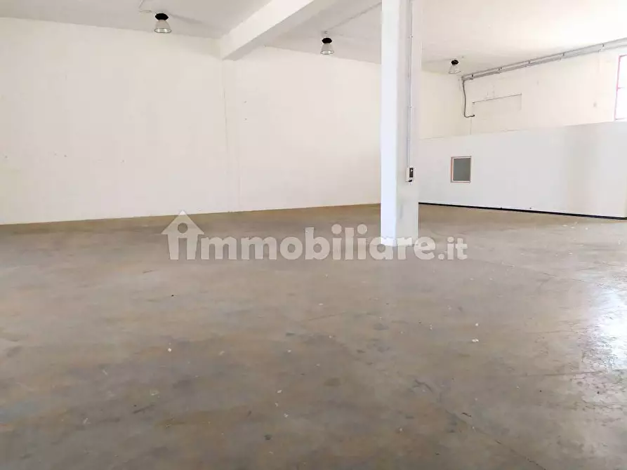 Immagine 3 di Capannone industriale in affitto  in Strada Statale Carlo Felice a Muros