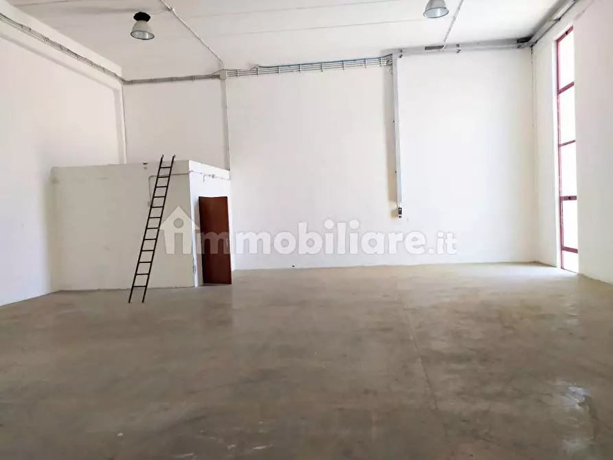 Immagine 4 di Capannone industriale in affitto  in Strada Statale Carlo Felice a Muros