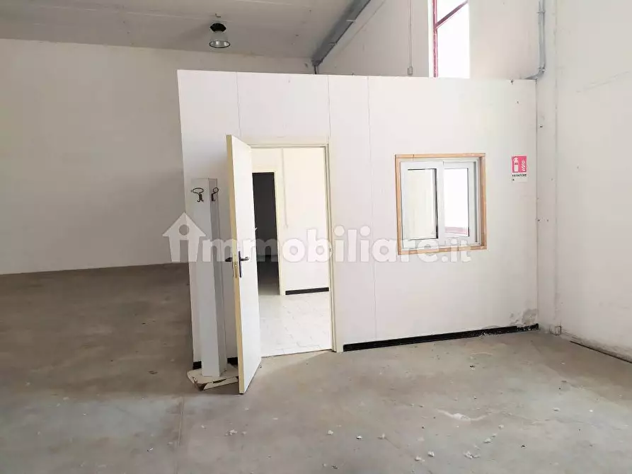 Immagine 8 di Capannone industriale in affitto  in Strada Statale Carlo Felice a Muros