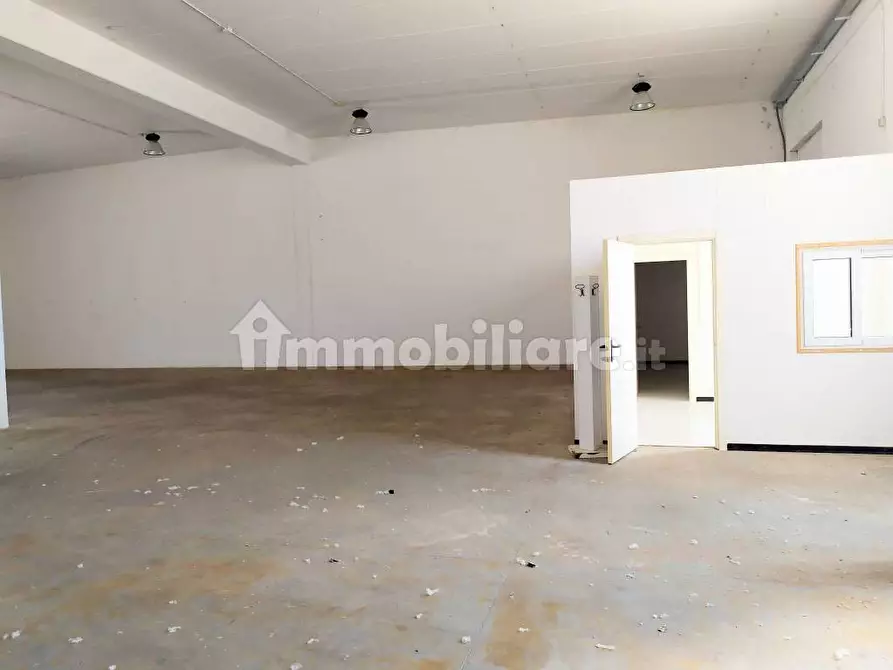 Immagine 9 di Capannone industriale in affitto  in Strada Statale Carlo Felice a Muros