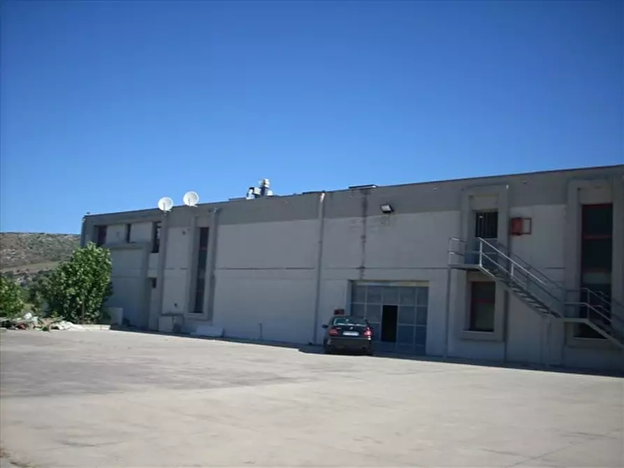 Immagine 1 di Capannone industriale in affitto  in ZONA INDUSTRIALE  MUROS a Muros