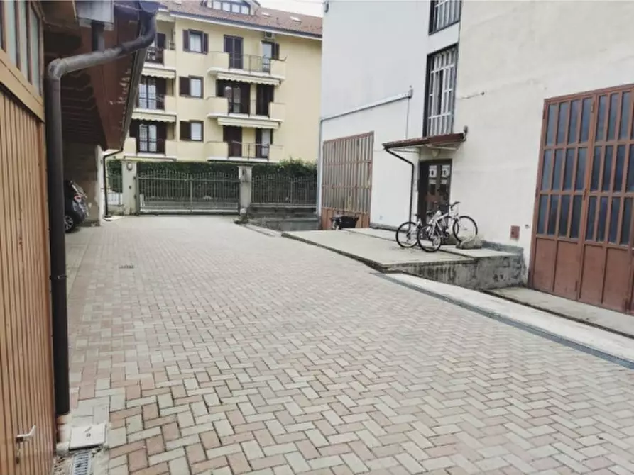 Immagine 3 di Magazzino in vendita  a Ciriè