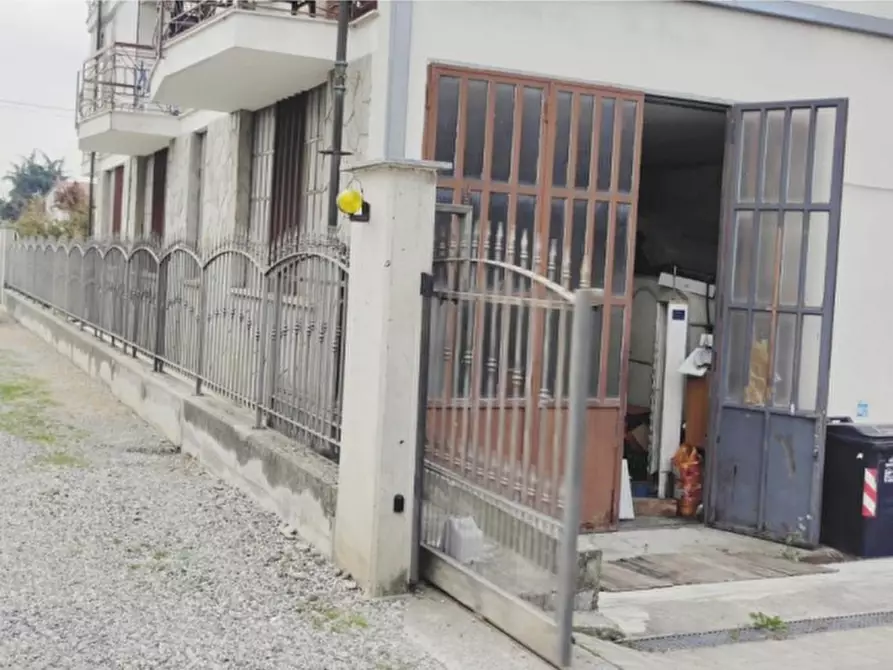 Immagine 5 di Magazzino in vendita  a Ciriè