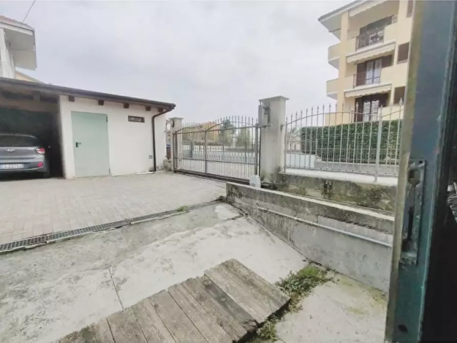 Immagine 7 di Magazzino in vendita  a Ciriè