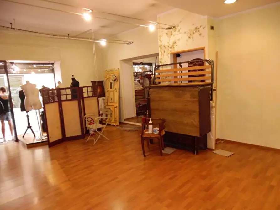 Immagine 7 di Locale commerciale in vendita  in VIA  SISMONDA 8/10 a Ciriè