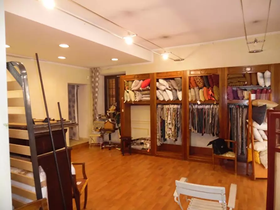 Immagine 10 di Locale commerciale in vendita  in VIA  SISMONDA 8/10 a Ciriè