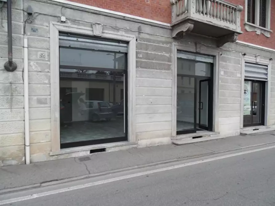 Immagine 3 di Locale commerciale in vendita  in VIA VITTORIO VENETO 5 a Ciriè