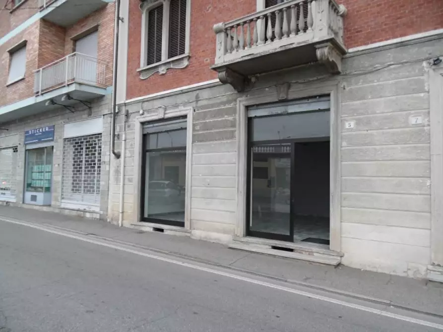 Immagine 4 di Locale commerciale in vendita  in VIA VITTORIO VENETO 5 a Ciriè