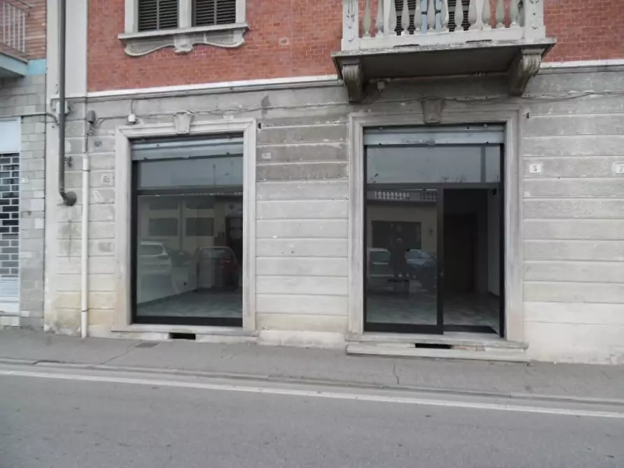 Immagine 5 di Locale commerciale in vendita  in VIA VITTORIO VENETO 5 a Ciriè