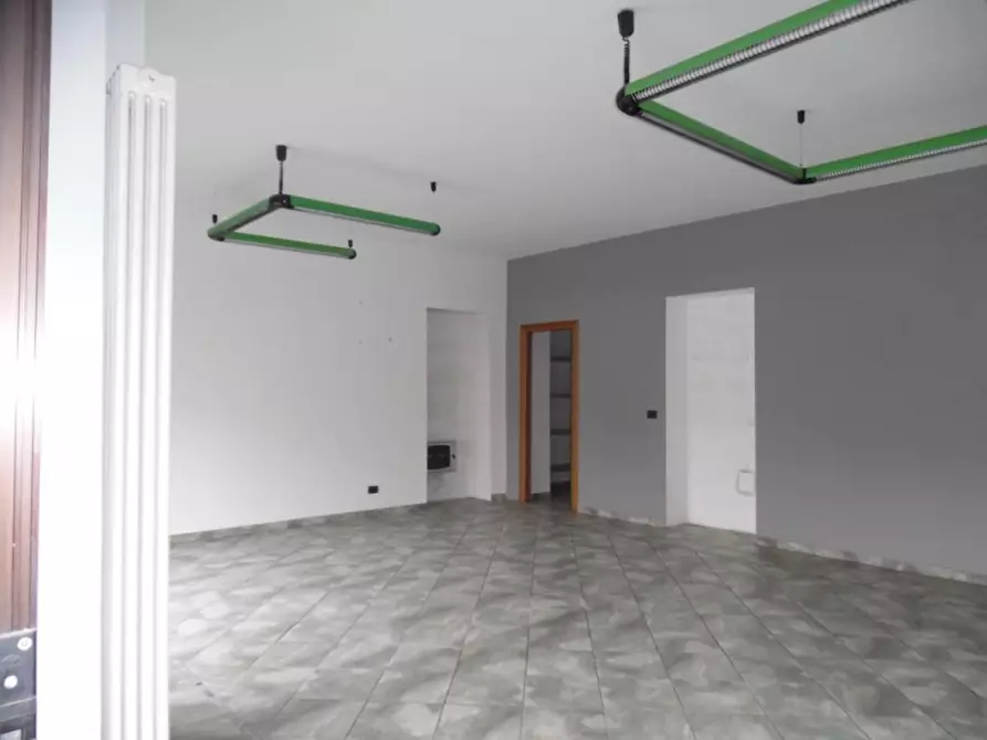 Immagine 7 di Locale commerciale in vendita  in VIA VITTORIO VENETO 5 a Ciriè