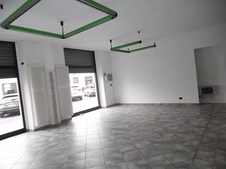 Immagine 8 di Locale commerciale in vendita  in VIA VITTORIO VENETO 5 a Ciriè