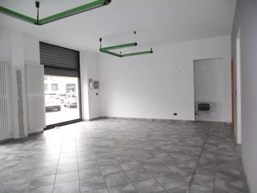 Immagine 9 di Locale commerciale in vendita  in VIA VITTORIO VENETO 5 a Ciriè