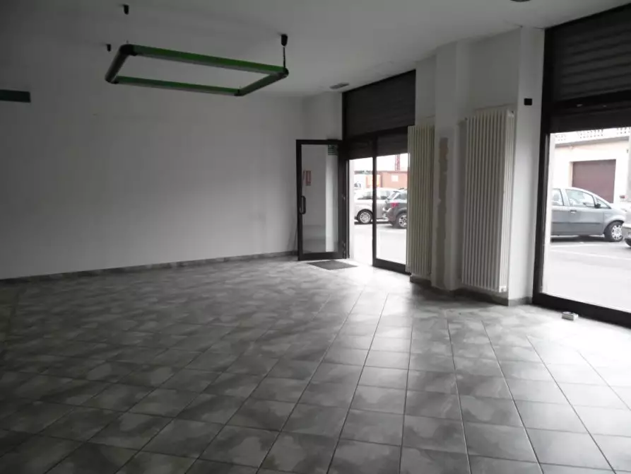 Immagine 10 di Locale commerciale in vendita  in VIA VITTORIO VENETO 5 a Ciriè