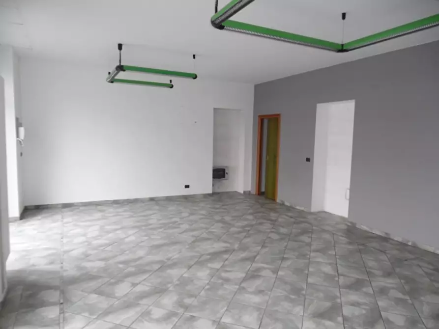 Immagine 12 di Locale commerciale in vendita  in VIA VITTORIO VENETO 5 a Ciriè