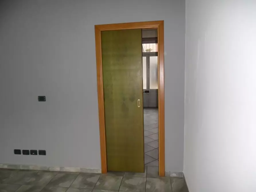 Immagine 14 di Locale commerciale in vendita  in VIA VITTORIO VENETO 5 a Ciriè
