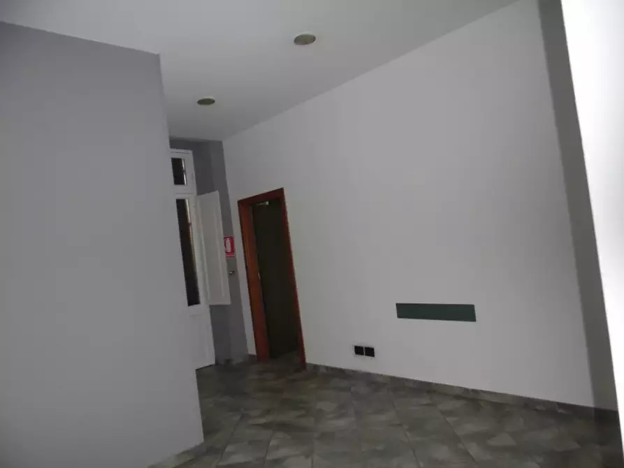 Immagine 15 di Locale commerciale in vendita  in VIA VITTORIO VENETO 5 a Ciriè