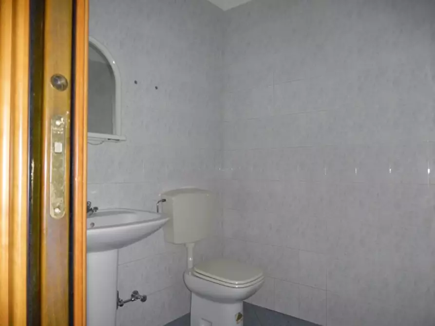 Immagine 18 di Locale commerciale in vendita  in VIA VITTORIO VENETO 5 a Ciriè