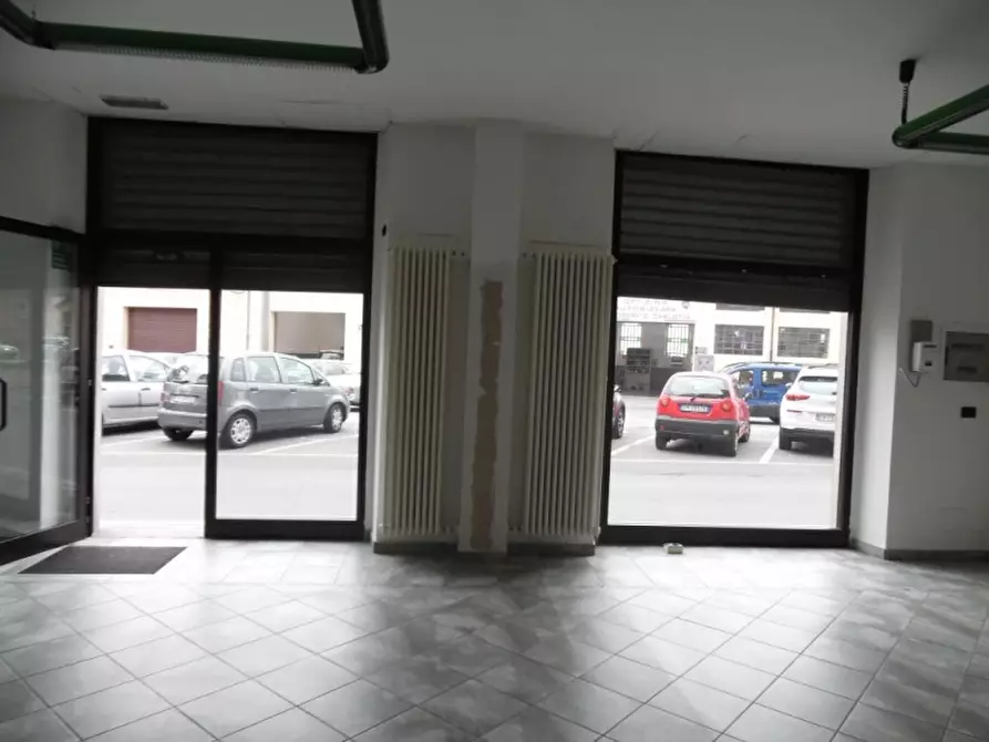 Immagine 19 di Locale commerciale in vendita  in VIA VITTORIO VENETO 5 a Ciriè