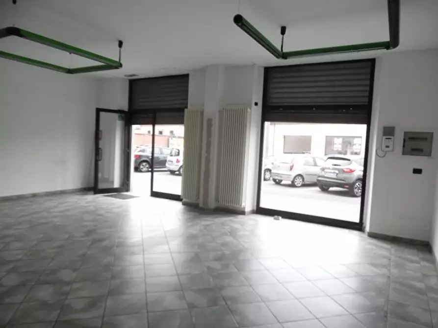 Immagine 20 di Locale commerciale in vendita  in VIA VITTORIO VENETO 5 a Ciriè