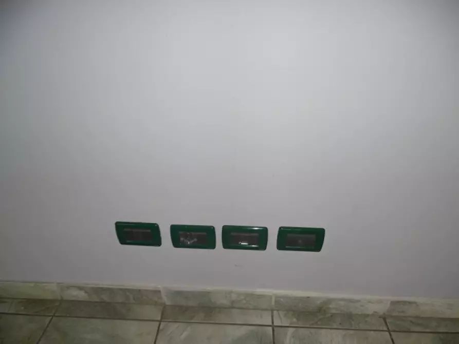 Immagine 28 di Locale commerciale in vendita  in VIA VITTORIO VENETO 5 a Ciriè