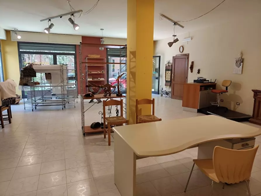 Immagine 8 di Negozio in vendita  in Via Sebastiano Satta a Alghero