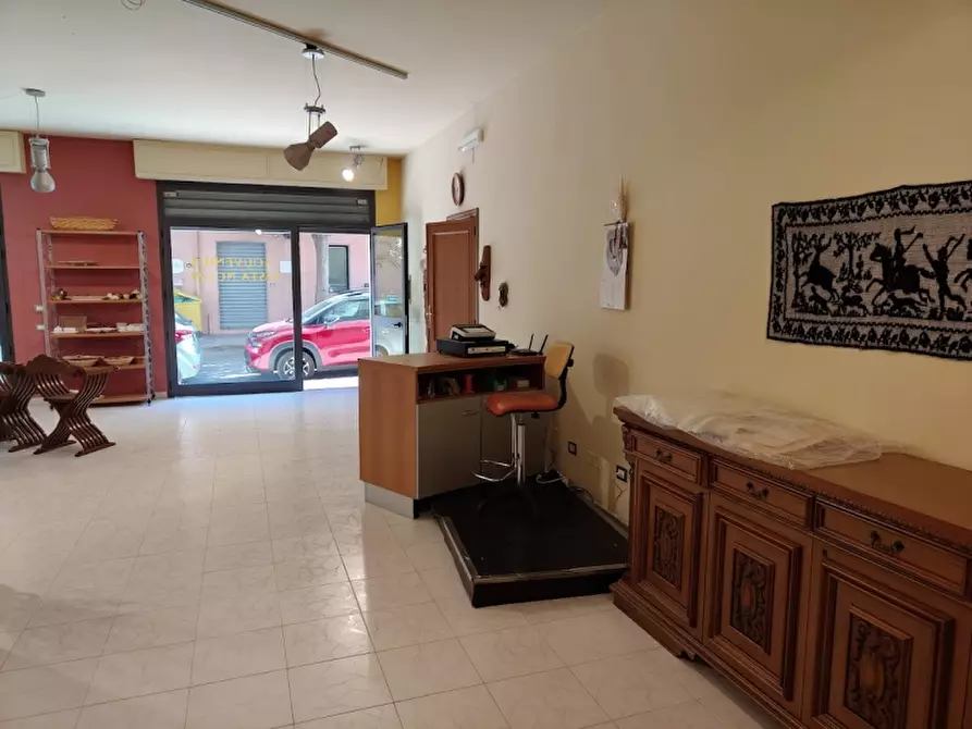 Immagine 9 di Negozio in vendita  in Via Sebastiano Satta a Alghero