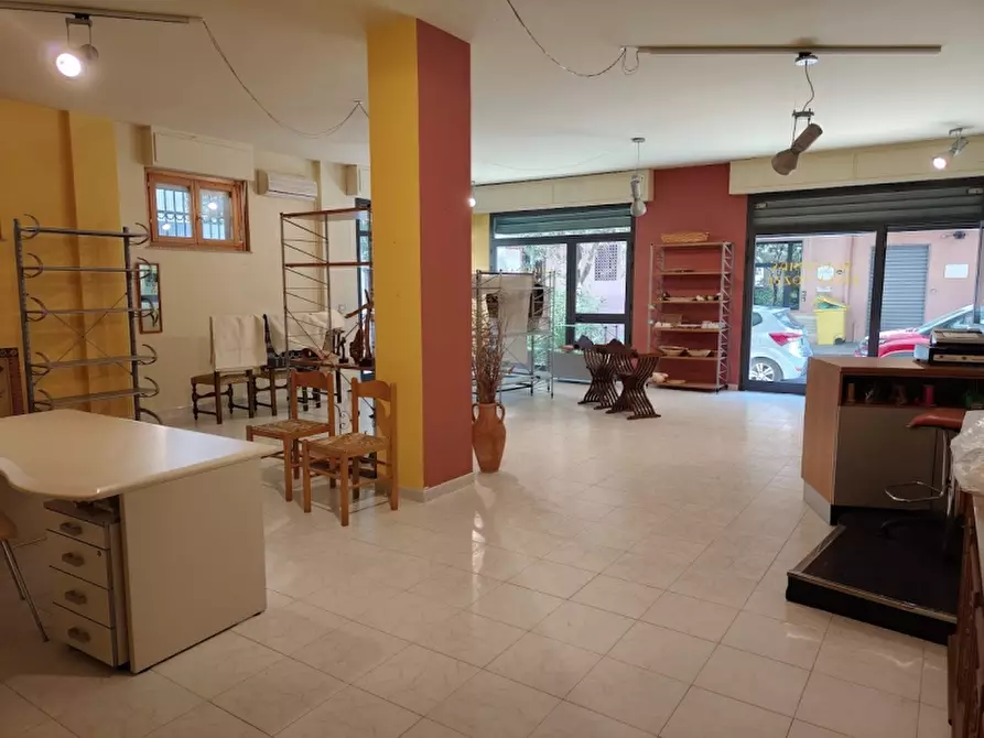 Immagine 10 di Negozio in vendita  in Via Sebastiano Satta a Alghero