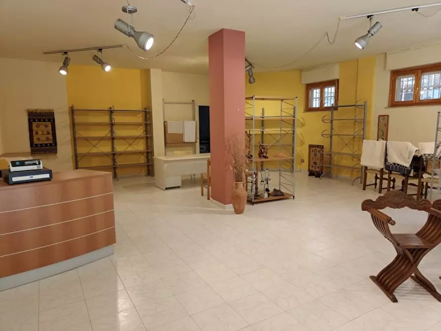 Immagine 11 di Negozio in vendita  in Via Sebastiano Satta a Alghero