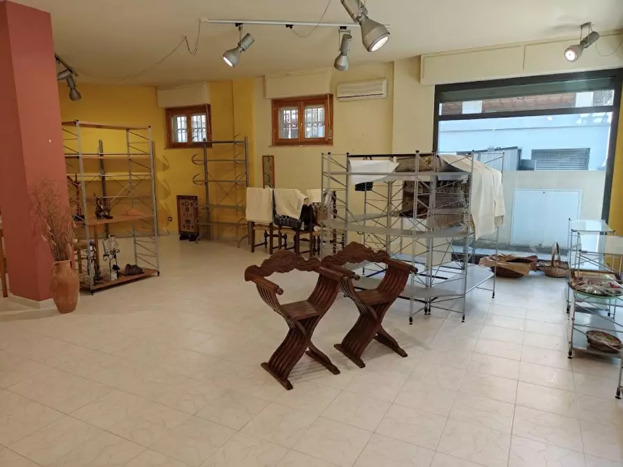 Immagine 13 di Negozio in vendita  in Via Sebastiano Satta a Alghero