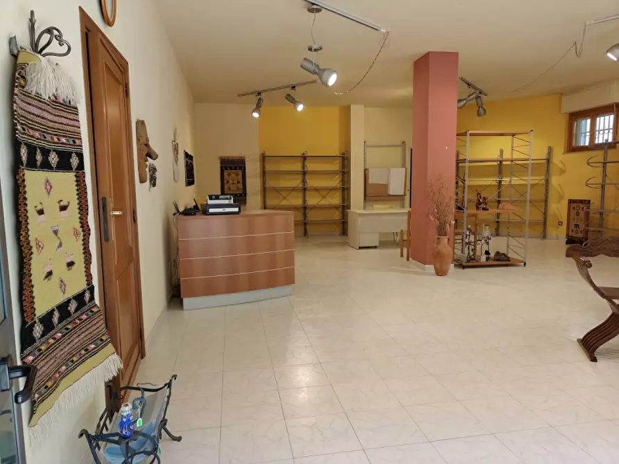 Immagine 5 di Negozio in vendita  in Via Sebastiano Satta a Alghero