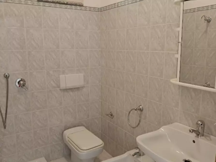 Immagine 17 di Negozio in vendita  in Via Sebastiano Satta a Alghero