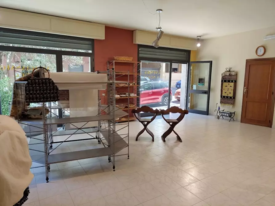 Immagine 7 di Negozio in vendita  in Via Sebastiano Satta a Alghero