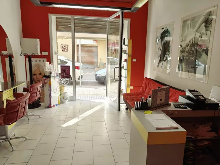 Immagine 3 di Locale commerciale in vendita  in Via Sassari a Alghero