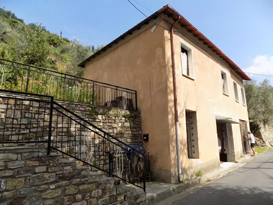 Immagine 1 di Casa indipendente in vendita  a Chiusanico