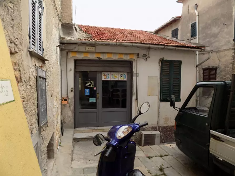 Immagine 2 di Porzione di casa in vendita  a Imperia