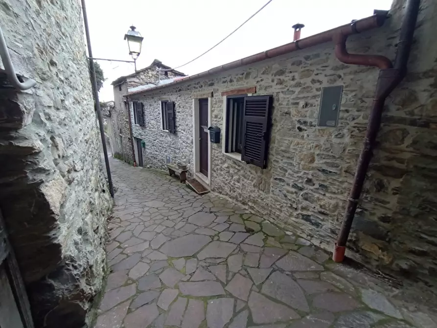 Immagine 2 di Porzione di casa in vendita  a Rezzo