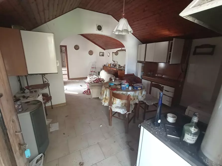 Immagine 2 di Casa indipendente in vendita  a Imperia