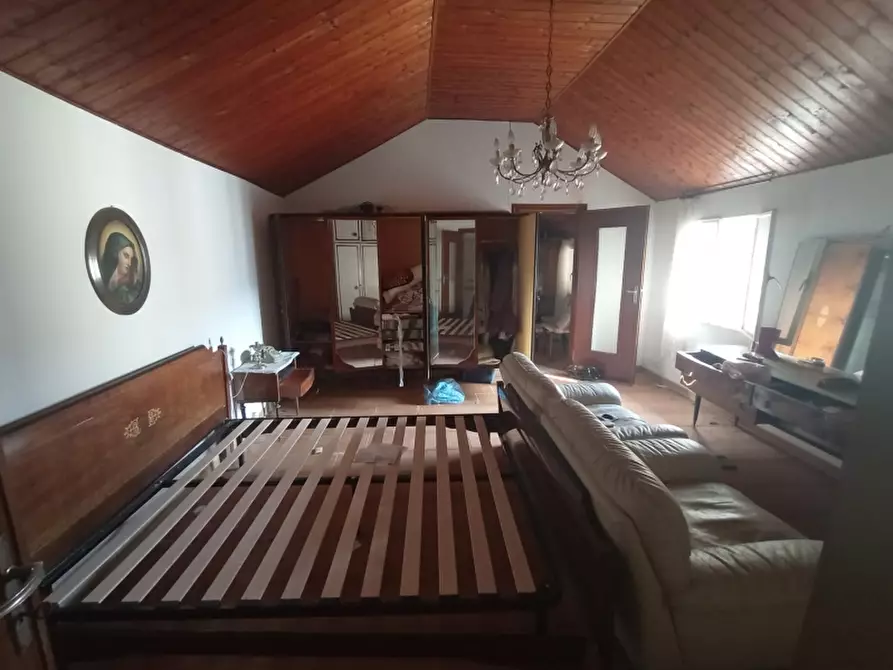 Immagine 1 di Casa indipendente in vendita  a Imperia