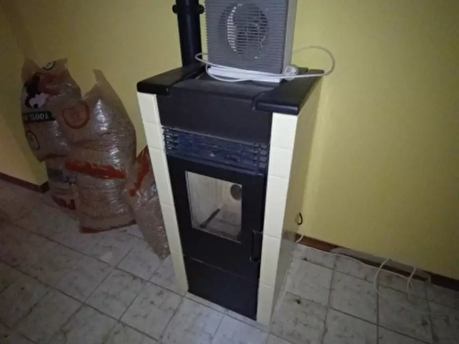 Immagine 11 di Appartamento in vendita  in FRAZIONE VALCONA SOPRANA 3 a Mendatica