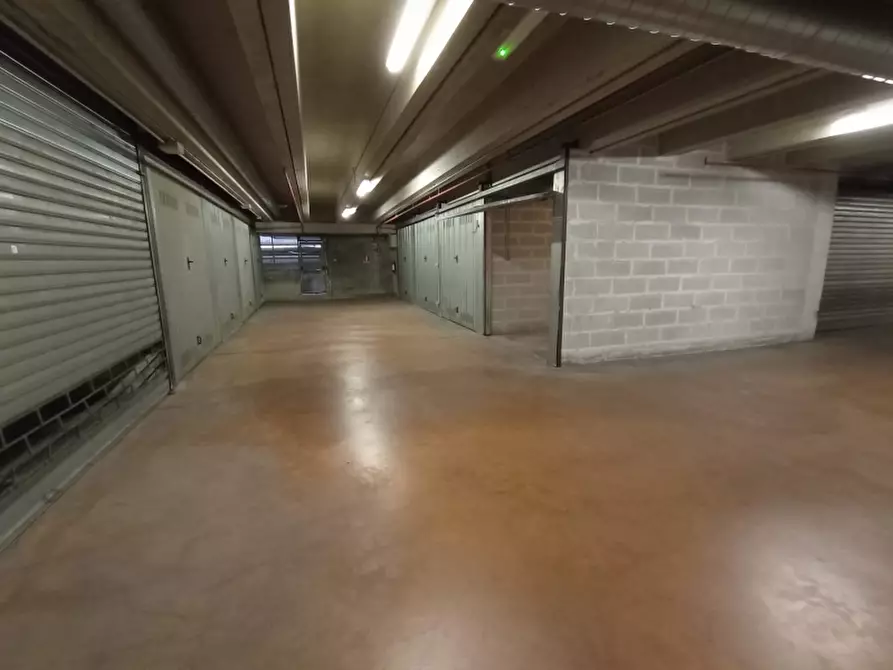 Immagine 1 di Box auto in vendita  a Imperia