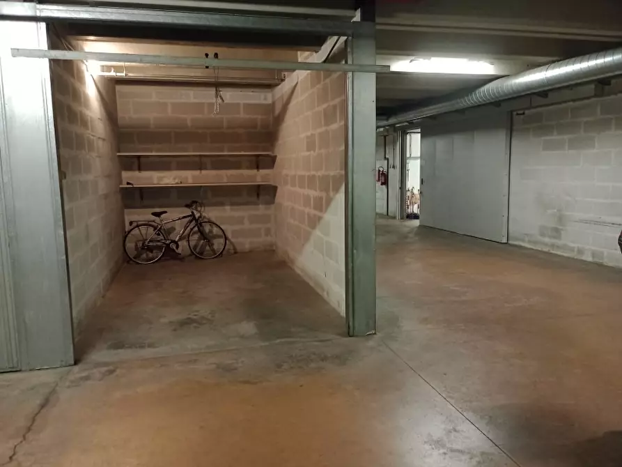 Immagine 4 di Box auto in vendita  a Imperia