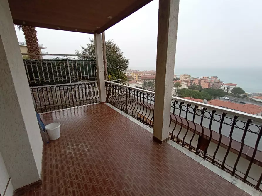 Immagine 2 di Appartamento in affitto  a Riva Ligure