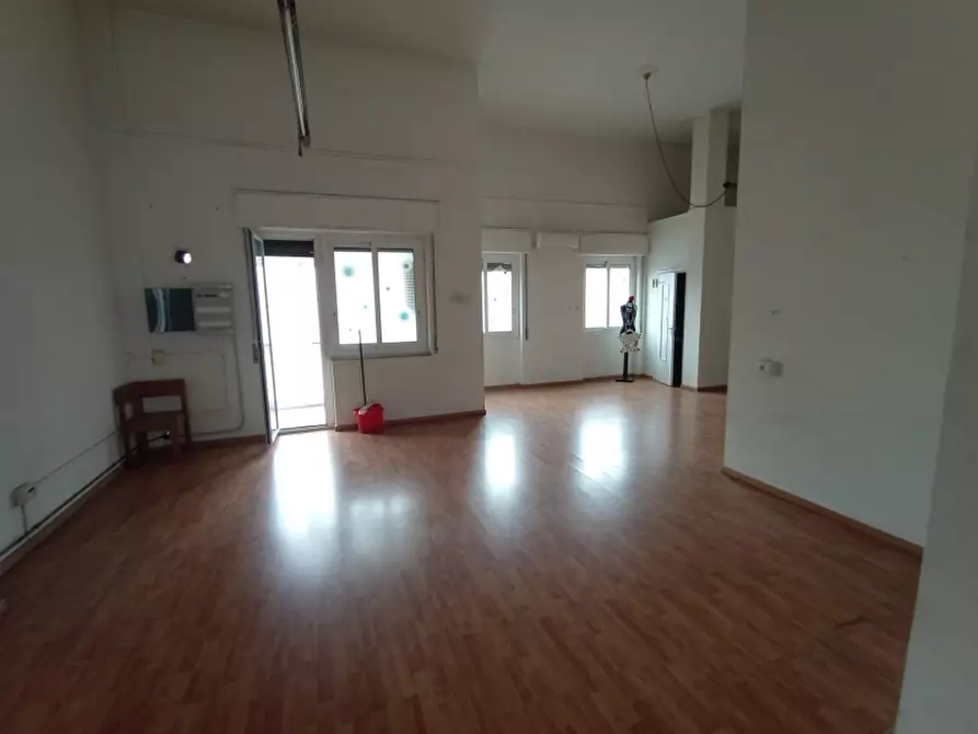 Immagine 1 di Locale commerciale in affitto  in VIA NAZIONALE 55 a Imperia